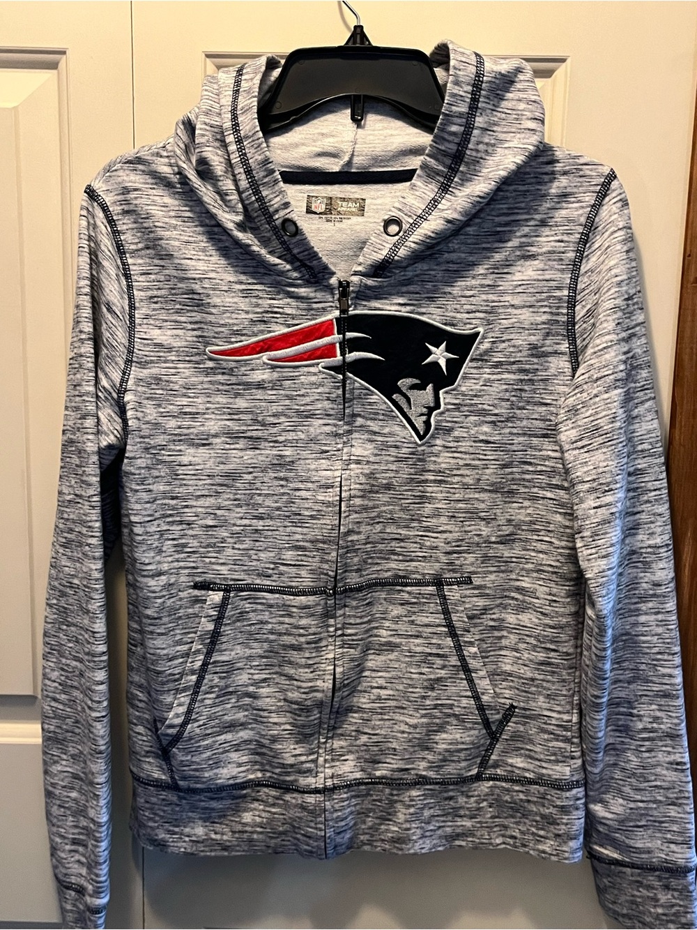 NFL Women’s Gray Heather Full-Zip Patriots Hoodie with Logo size Small